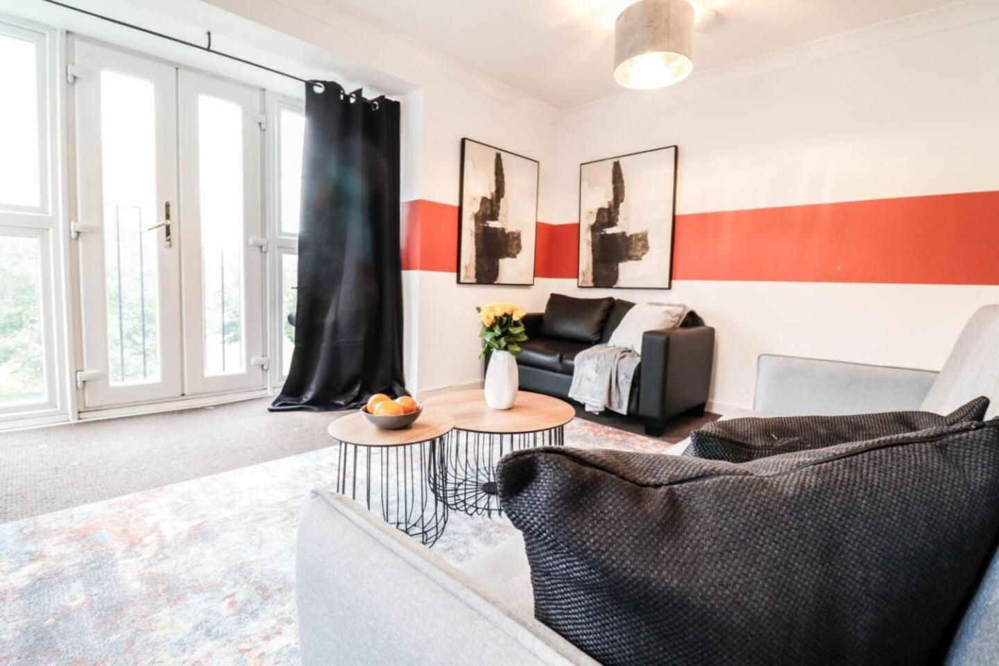 Modern 2br Flat In Bentley House Appartement Londen