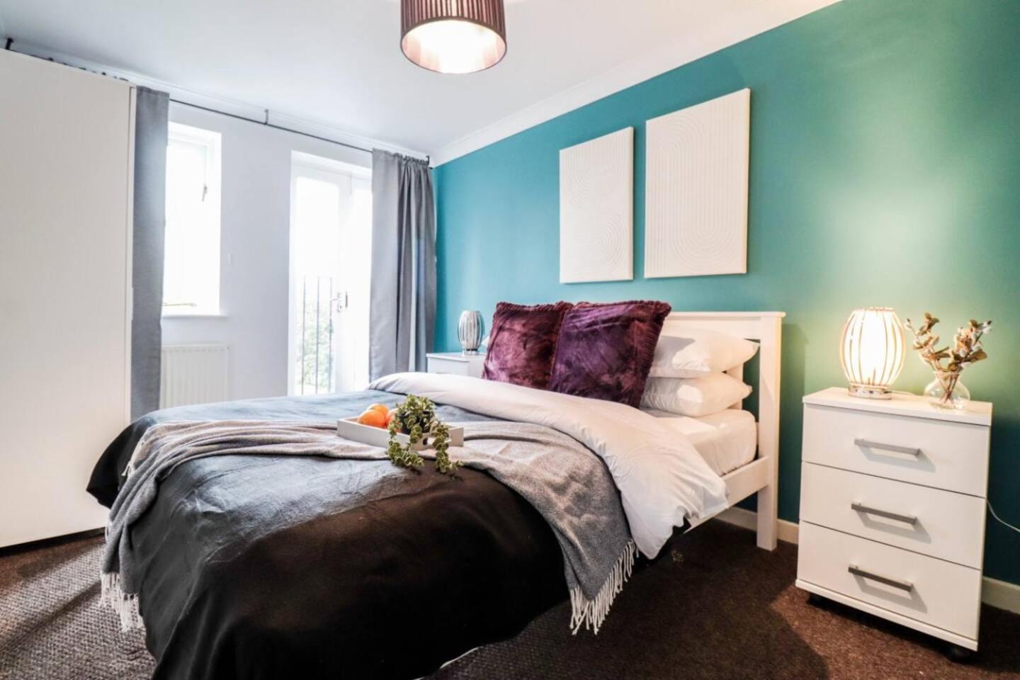 Modern 2br Flat In Bentley House Appartement Londen